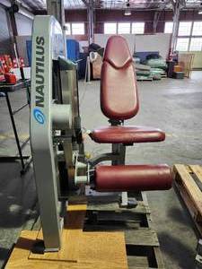 lot 22190 image: Nautilus Nitro Plus Leg Extension Machine