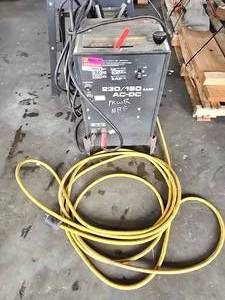 lot 19553 image: Craftsman 230180Amp AcDc Welder