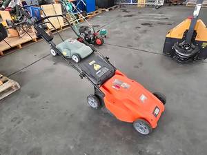 lot 19555 image: Black And Decker Electric Lawn Mower Model MM1800