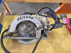 lot 19561 image: Skilsaw Worm Drive Circular Saw Model 77