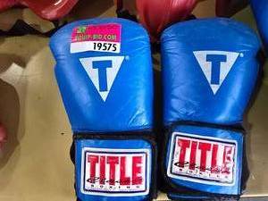 lot 19575 image: Title Boxing Gloves