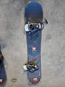 lot 19618 image: Arbor Snowboard with Bindings