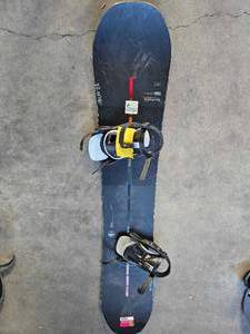 lot 19620 image: Arbor Formula 161 Snowboard with Bindings