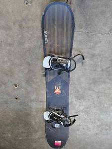 lot 19622 image: Arbor Foundation Rocker Snowboard JBLM-072 158cm