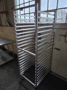 lot 19640 image: Aluminum Bakery Tray Rack