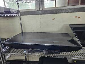 lot 21714 image: 40in Samsung TV