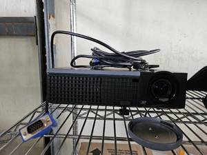 lot 21720 image: Dell Projector