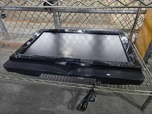 lot 21731 image: 32in Vizio TV