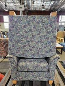 lot 21746 image: (2) Sauder Fabric Chairs