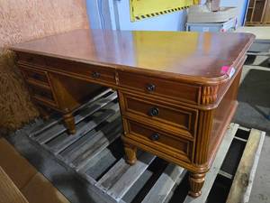 lot 21803 image: Executive Desk With Checker Pattern Pattern On Top