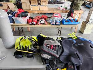lot 12644 image: Mens Medium  Scuba Diving Set - Wetsuit, BCD, Tank, Fins and Accessories in Bag