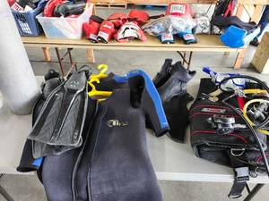 lot 12648 image: Mens XL2XL Scuba Diving Set - Wetsuit, BCD, Tank, Fins and Accessories in Bag