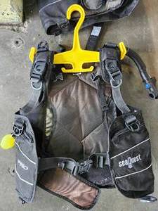 lot 12729 image: (1) XS SeaQuest Pro BCD with Tank Lock System