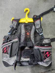 lot 12731 image: (1) MD, Aqua Lung BCD Buoyancy Compensator Device with Regulator