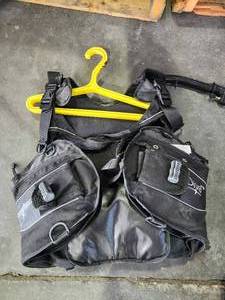lot 12746 image: (1) L, SeaQuest Diva XLT BCD with Air2 Regulator