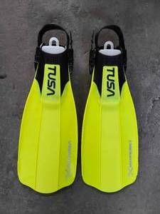 lot 19645 image: (2 Sets) Medium NEW TUSA Liberator X SF-5000 Diving Fins - Neon Yellow