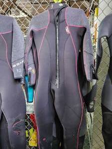 lot 19691 image: (1) Womens Size 8, Bare Ultrawarth Omnired Full Wetsuit