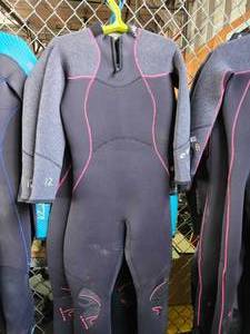 lot 19695 image: (1) Womens Size 12, Bare Full Wetsuit GrayPink Neoprene