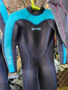 lot 19696 image: (1) Womens Size 12, BARE 7mm Wetsuit BlackBlue