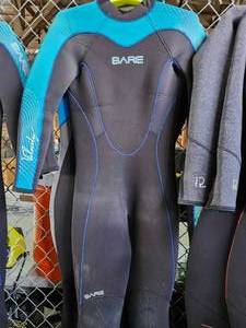 lot 19697 image: (1) Womens Size 10, BARE 7mm Wetsuit Velocity Blue