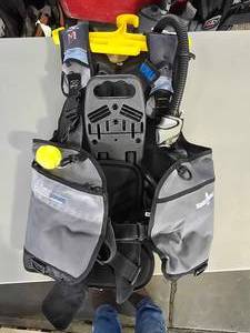 lot 19735 image: Altima X2000 Scuba BCD Buoyancy Compensator, Medium Size