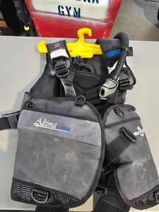 lot 19744 image: Altima iX2000 ScubaPro BCD Buoyancy Compensator Size Small
