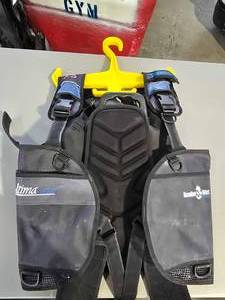 lot 19752 image: ScubaPro Ultima X2000 BCD Buoyancy Compensator X Small Size