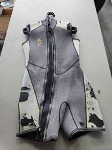 lot 19766 image: Patagonia Wetsuit Vest GrayWhite, Size Small