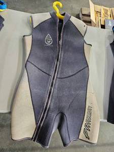 lot 19773 image: Parkway Titanium Wetsuit Shorty XL size