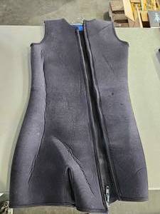 lot 19776 image: Neoprene Diving Vest with Front Zipper Size Lg