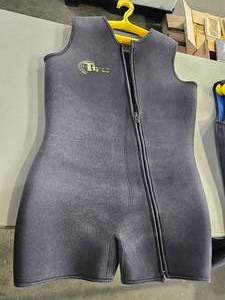 lot 19778 image: Titanium Neoprene Wetsuit Shorty Size 4XL