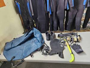 lot 19784 image: Scuba Diving Equipment Set with FLS Bag