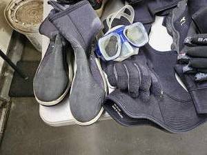 lot 19785 image: Harveys Titanium Neoprene Diving Boots XXL with SeaSoft Gloves and Mask