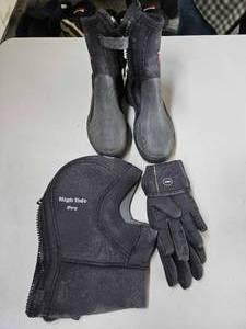 lot 19790 image: Scuba Diving Set - High Tide Pro Hood, Seaskin 3XS Boots, KS Gloves