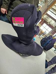 lot 19797 image: Scuba Set, Cap and Shoes
