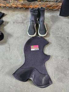 lot 19799 image: Scuba Gear, Cap and Shoes