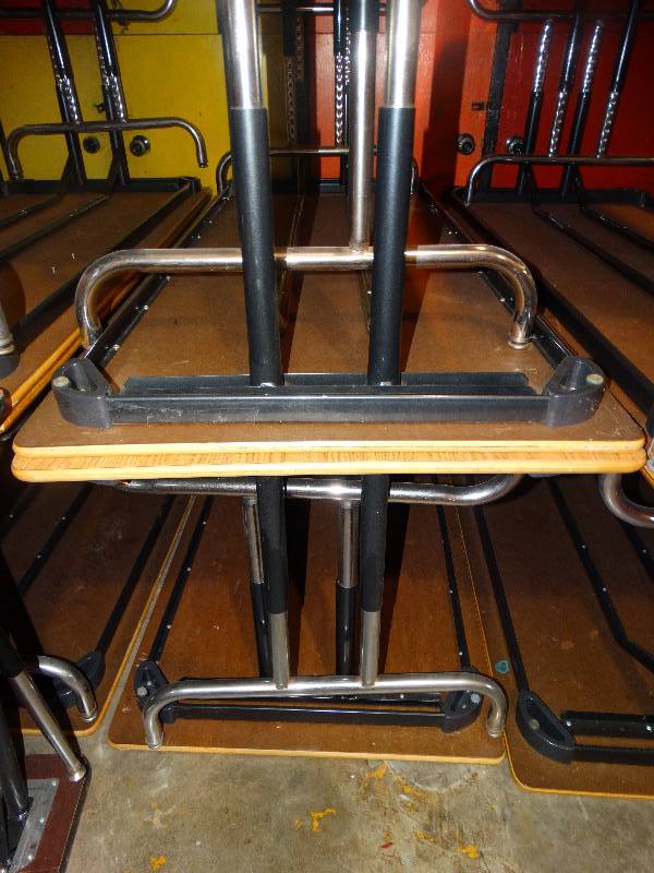 lot 695 image: Lot of 5 adjustable height classroom tables