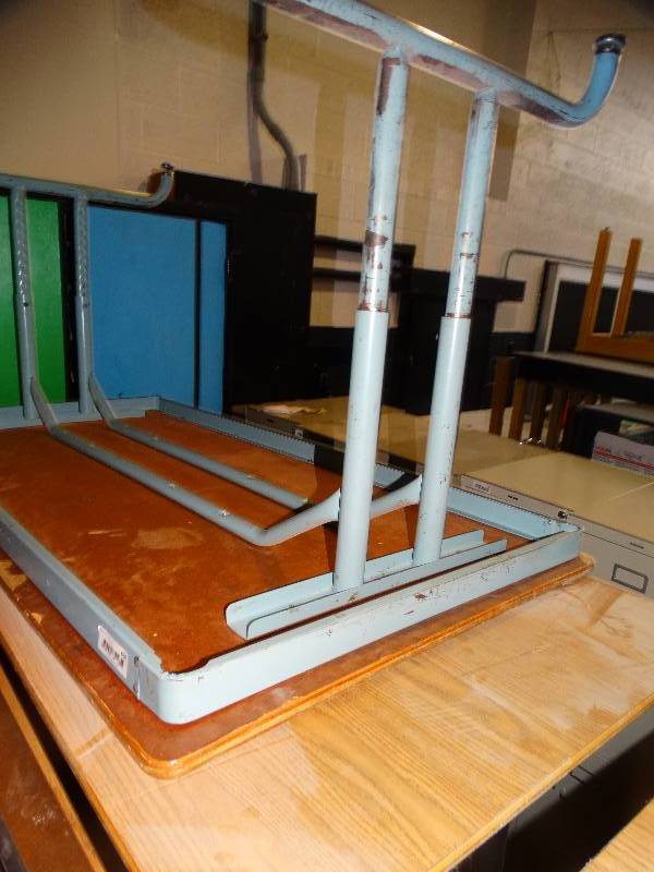 lot 699 image: Lot of 5 adjustable height classroom tables