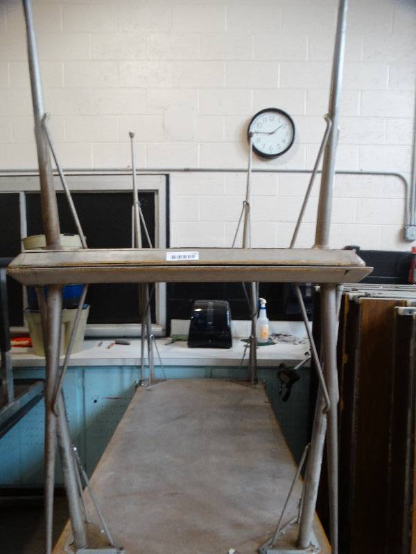 lot 718 image: 2 classroom tables
