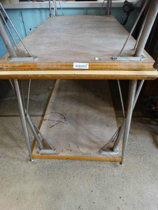 lot 719 image: 3 classroom tables