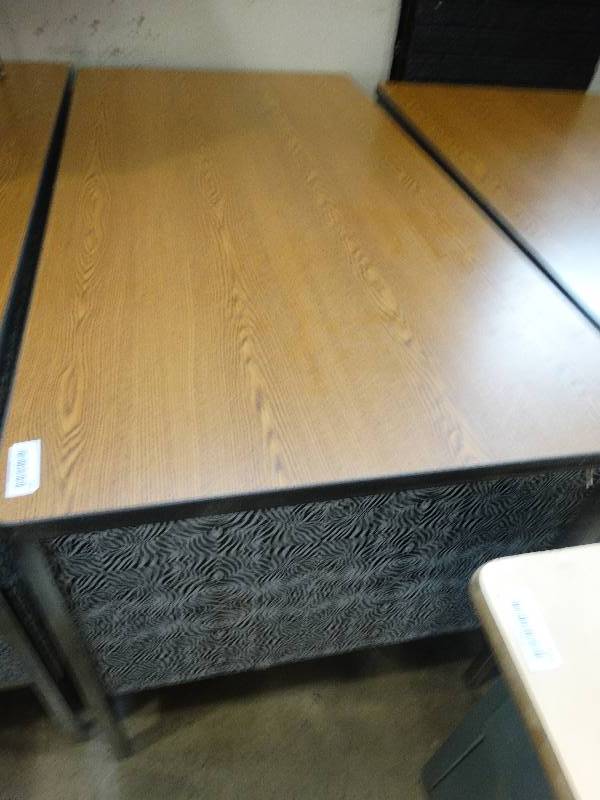 lot 727 image: Metal office desk