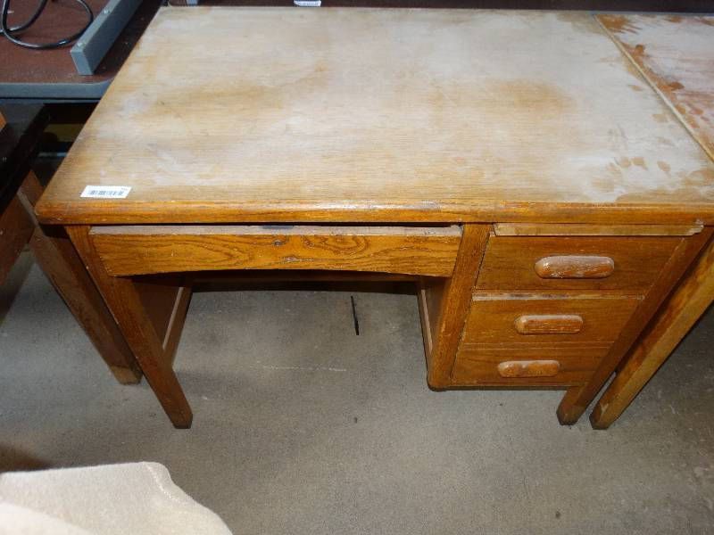lot 739 image: Wood teachers desk