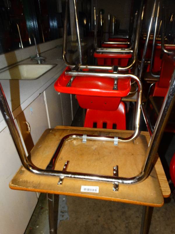 lot 750 image: Approx. 26 school desks