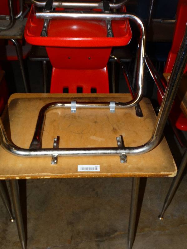 lot 751 image: Approx. 18 school desks