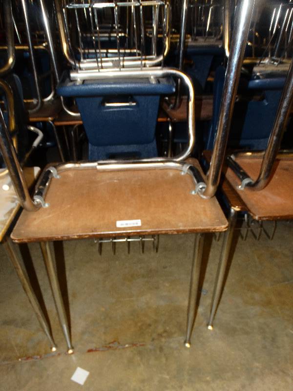 lot 754 image: Approx. 18 school desks