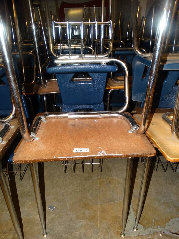 lot 755 image: Approx. 18 school desks