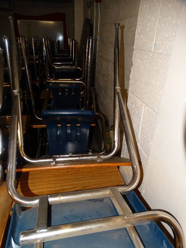 lot 757 image: Approx. 20 school desks