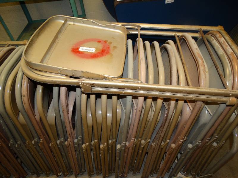 lot 759 image: 53 metal folding chairs