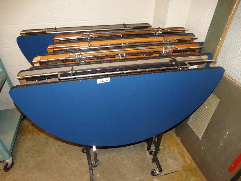 lot 761 image: 5 folding round cafeteria tables on wheels