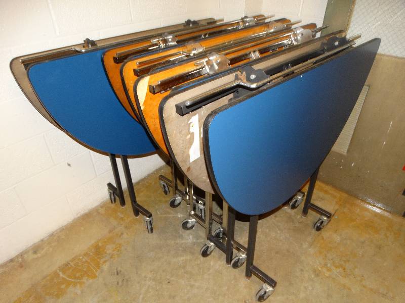 lot 769 image: 5 folding round cafeteria tables on wheels